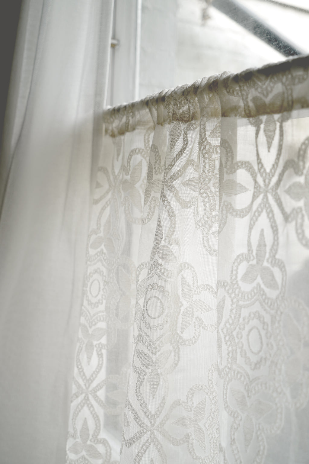 Lina Madras Slot Top Cafe Curtain